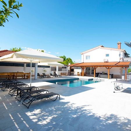 Vacation Villa Matic With 7 Bedrooms Sinj Dış mekan fotoğraf