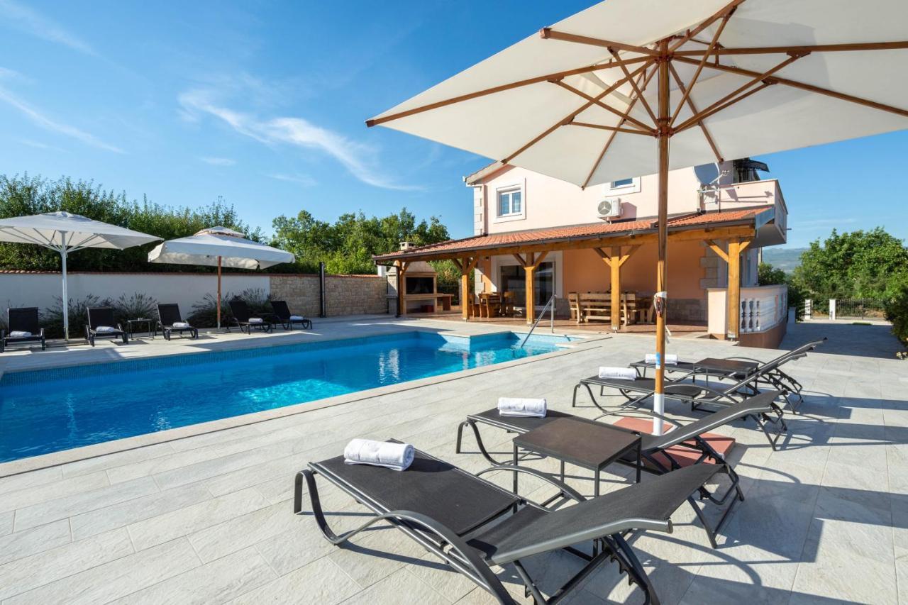 Vacation Villa Matic With 7 Bedrooms Sinj Dış mekan fotoğraf