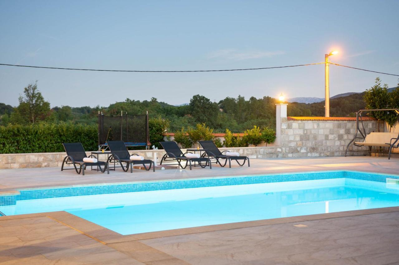 Vacation Villa Matic With 7 Bedrooms Sinj Dış mekan fotoğraf