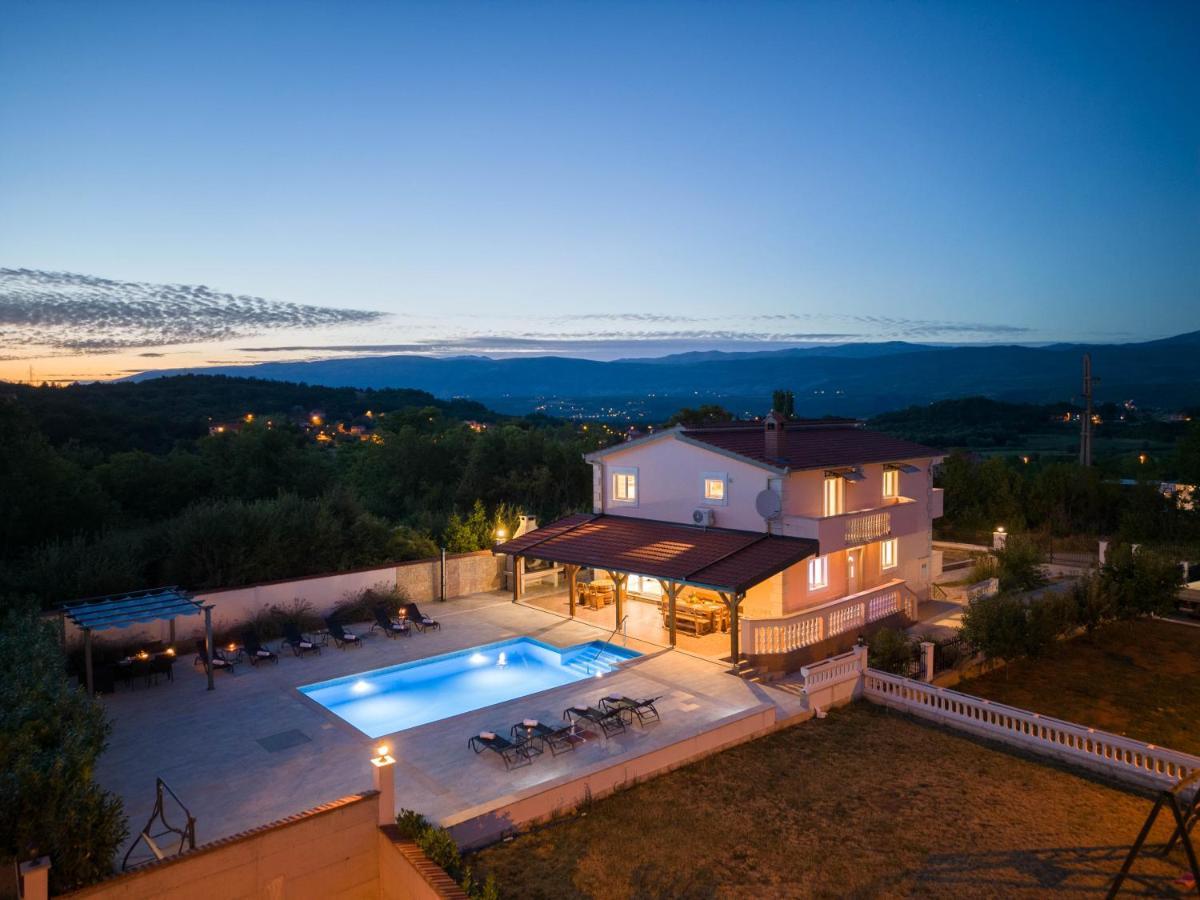 Vacation Villa Matic With 7 Bedrooms Sinj Dış mekan fotoğraf