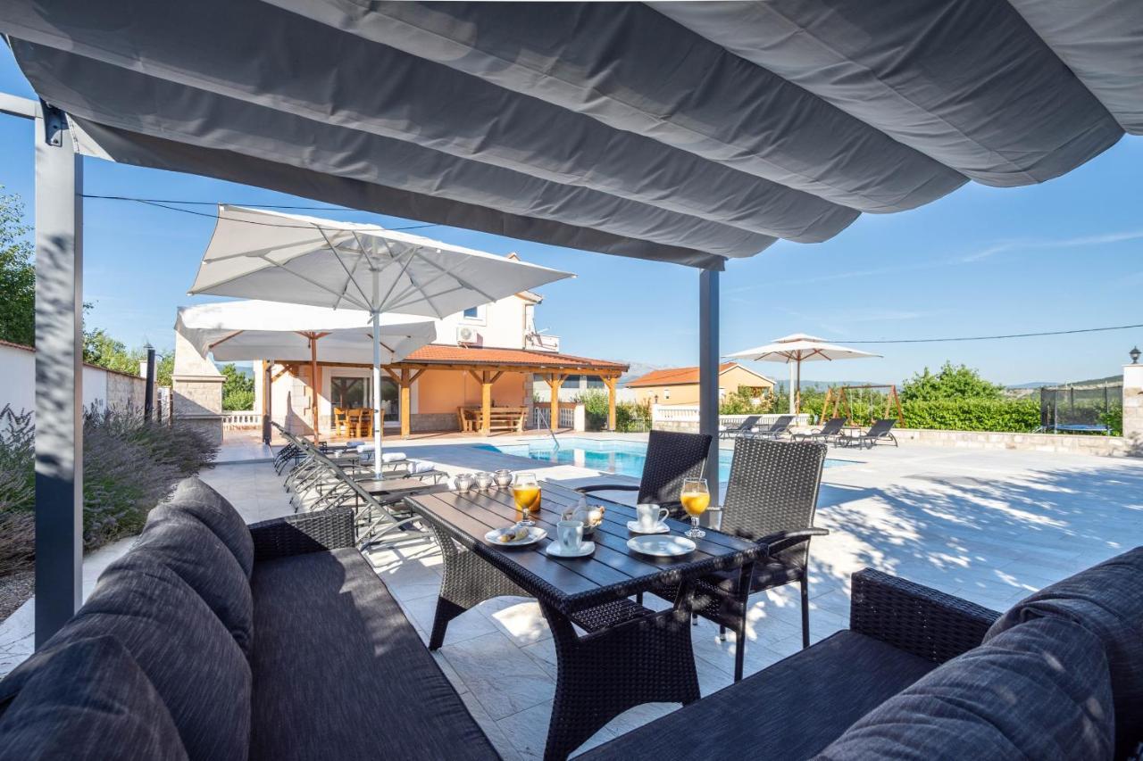 Vacation Villa Matic With 7 Bedrooms Sinj Dış mekan fotoğraf
