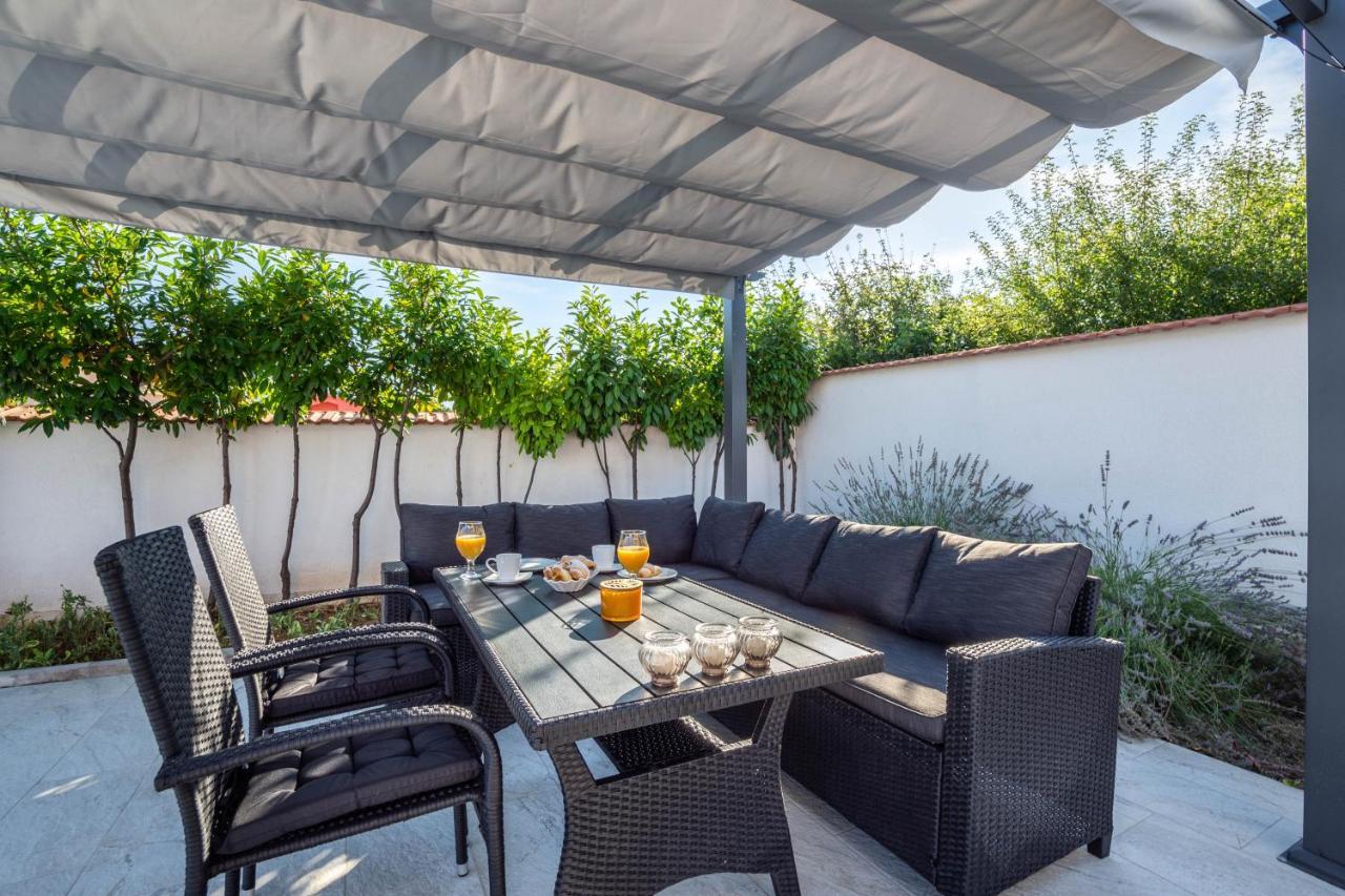 Vacation Villa Matic With 7 Bedrooms Sinj Dış mekan fotoğraf
