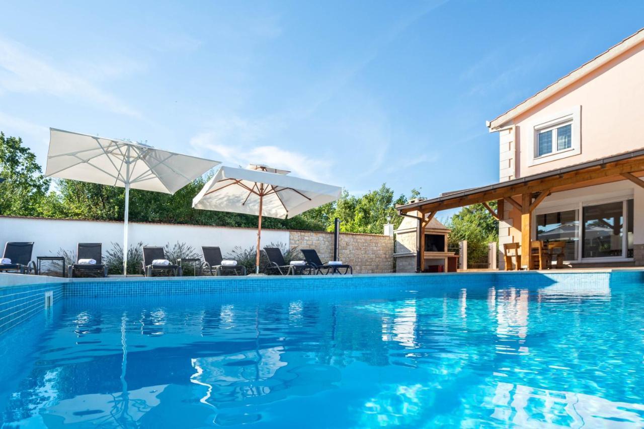 Vacation Villa Matic With 7 Bedrooms Sinj Dış mekan fotoğraf