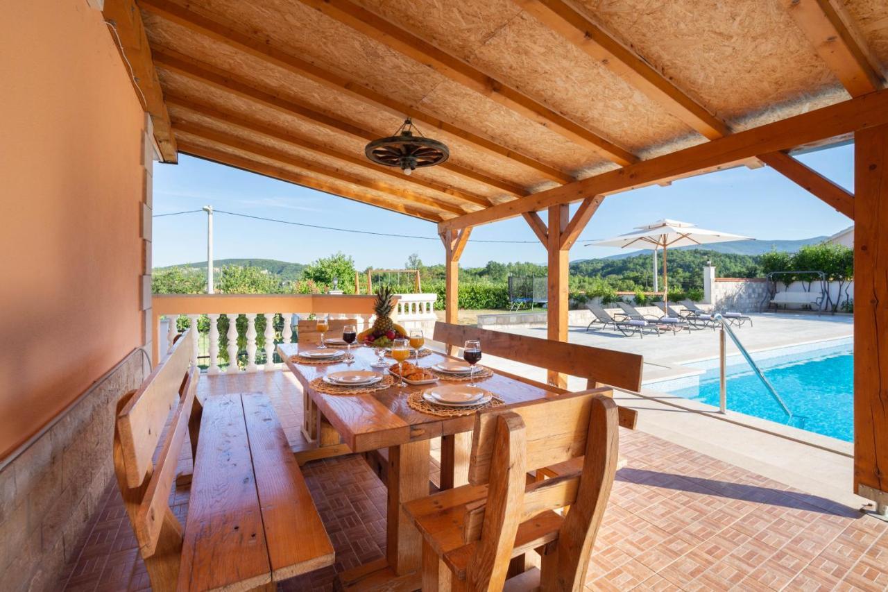 Vacation Villa Matic With 7 Bedrooms Sinj Dış mekan fotoğraf