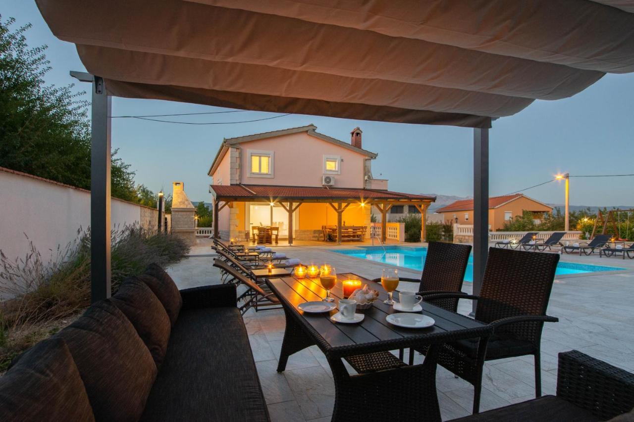 Vacation Villa Matic With 7 Bedrooms Sinj Dış mekan fotoğraf