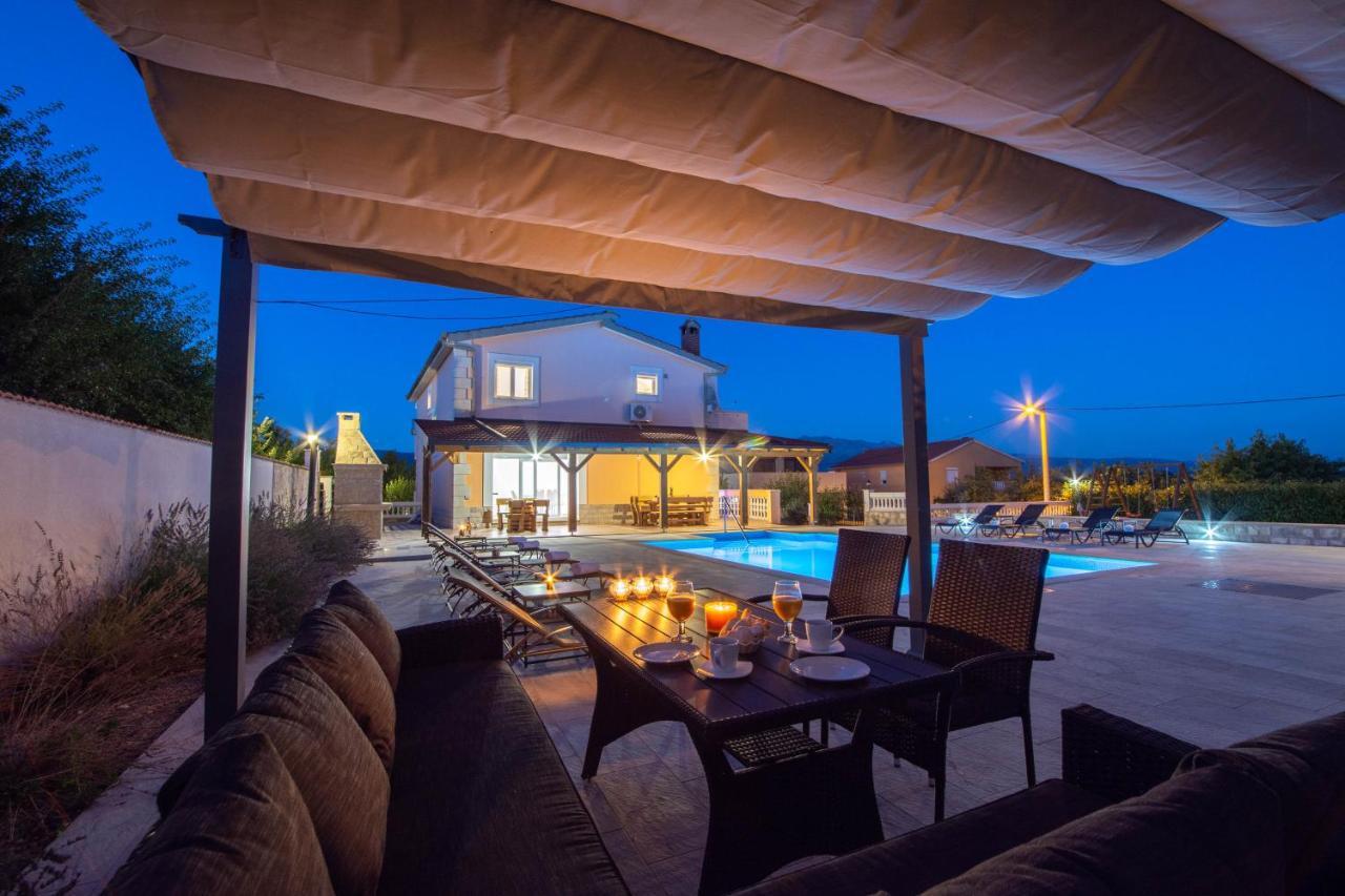 Vacation Villa Matic With 7 Bedrooms Sinj Dış mekan fotoğraf