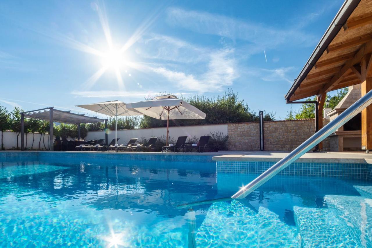 Vacation Villa Matic With 7 Bedrooms Sinj Dış mekan fotoğraf