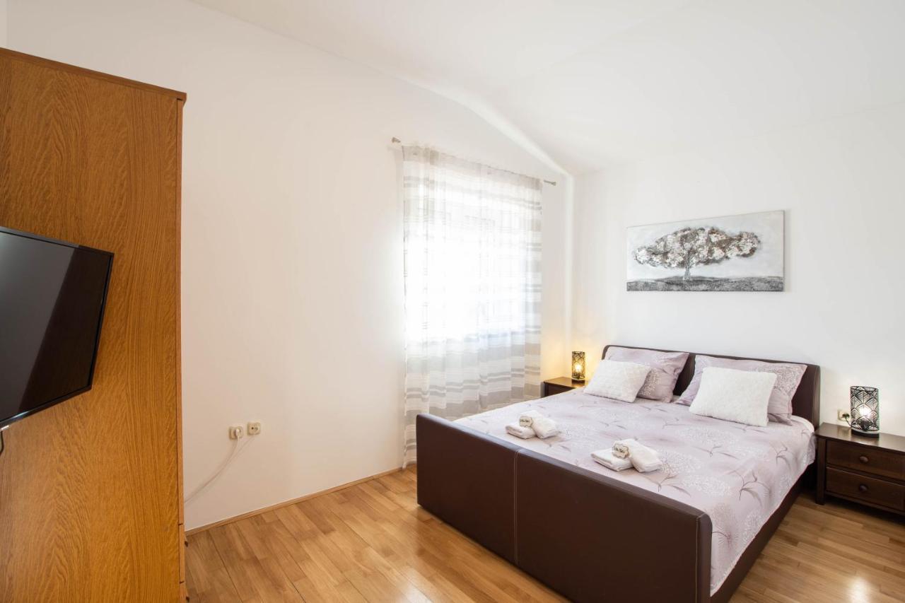 Vacation Villa Matic With 7 Bedrooms Sinj Dış mekan fotoğraf