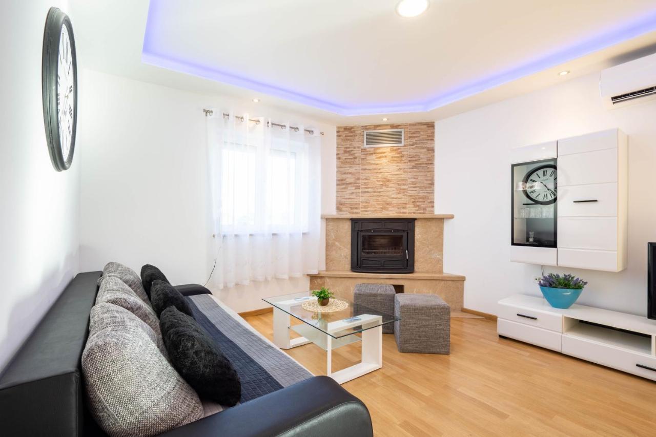 Vacation Villa Matic With 7 Bedrooms Sinj Dış mekan fotoğraf