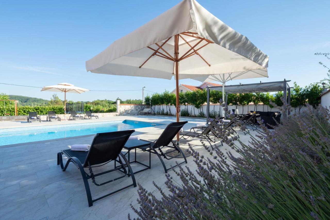 Vacation Villa Matic With 7 Bedrooms Sinj Dış mekan fotoğraf