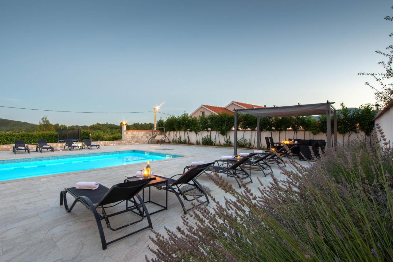 Vacation Villa Matic With 7 Bedrooms Sinj Dış mekan fotoğraf