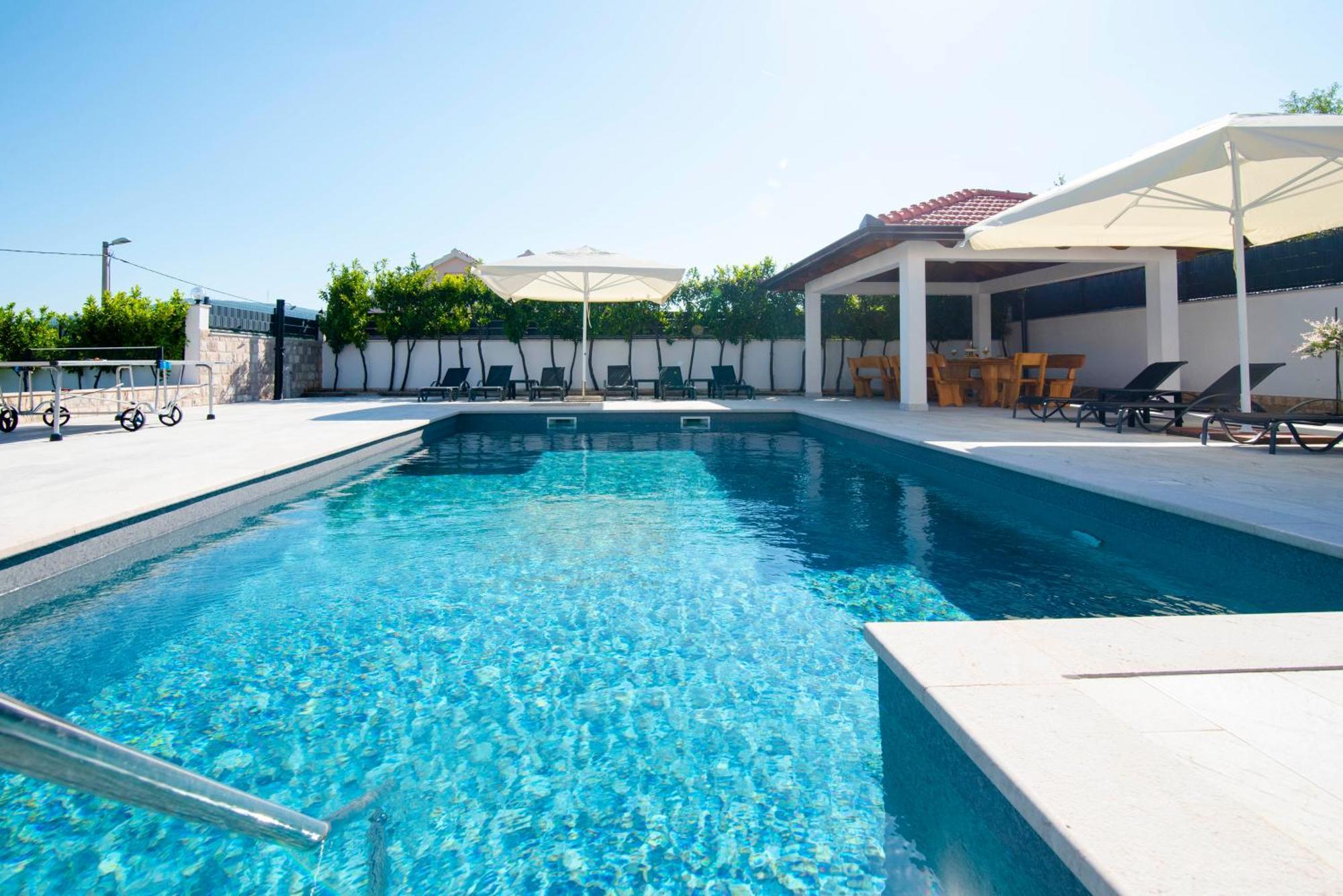 Vacation Villa Matic With 7 Bedrooms Sinj Dış mekan fotoğraf