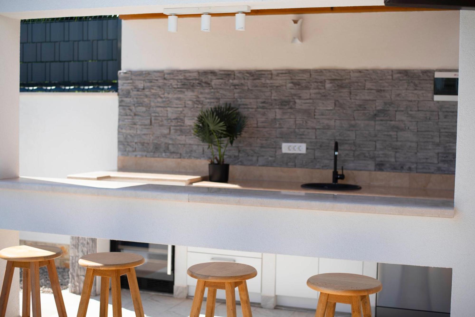 Vacation Villa Matic With 7 Bedrooms Sinj Dış mekan fotoğraf