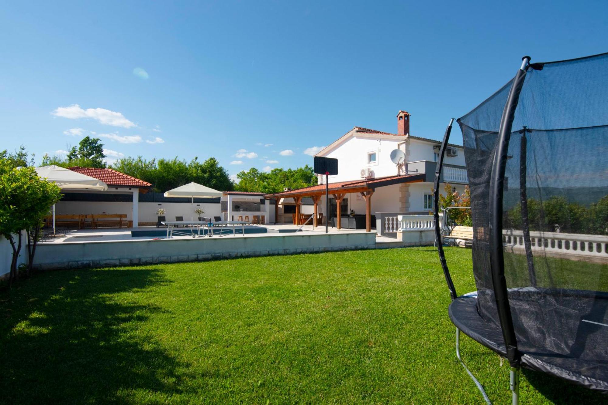 Vacation Villa Matic With 7 Bedrooms Sinj Dış mekan fotoğraf