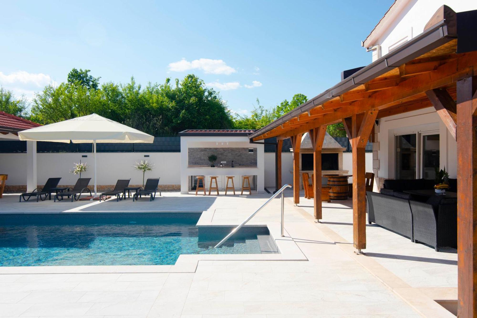 Vacation Villa Matic With 7 Bedrooms Sinj Dış mekan fotoğraf