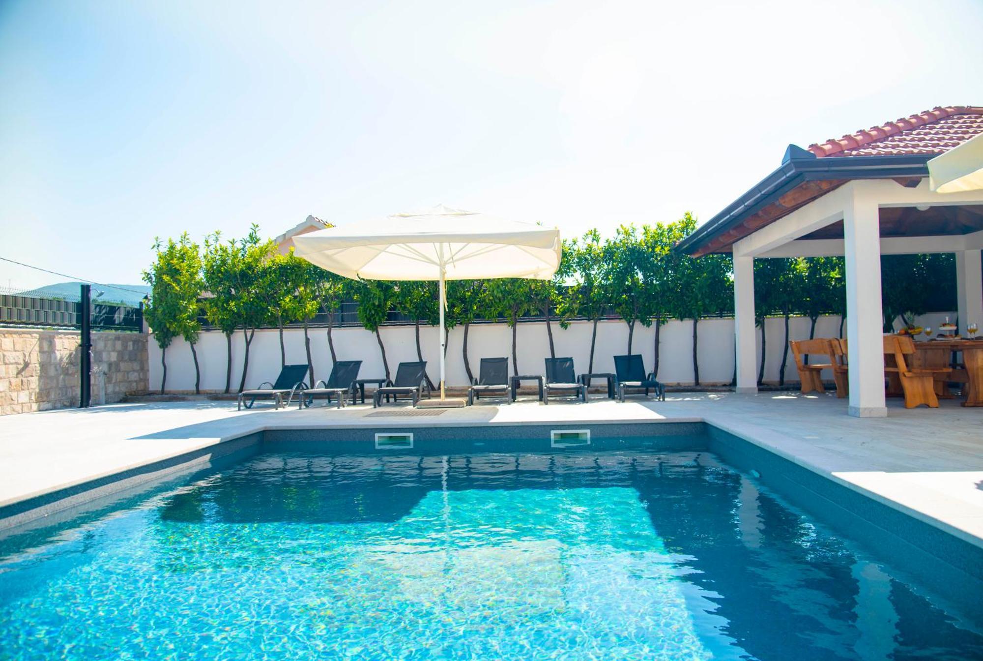 Vacation Villa Matic With 7 Bedrooms Sinj Dış mekan fotoğraf