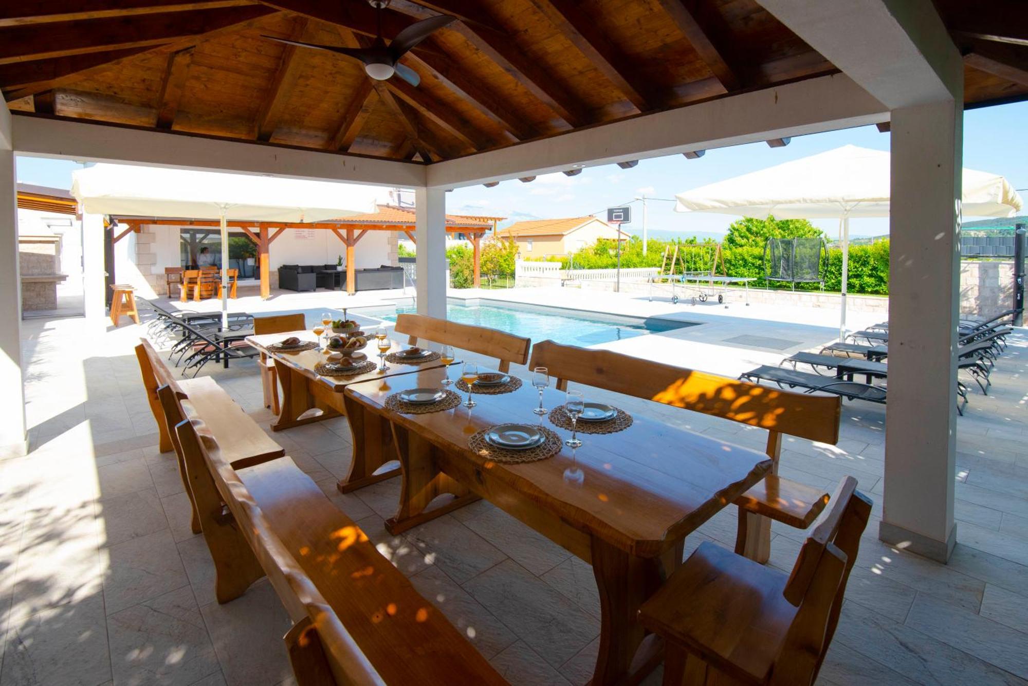 Vacation Villa Matic With 7 Bedrooms Sinj Dış mekan fotoğraf