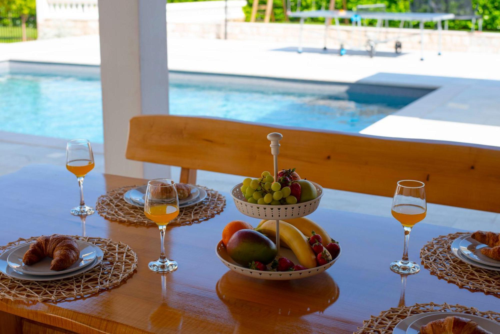 Vacation Villa Matic With 7 Bedrooms Sinj Dış mekan fotoğraf