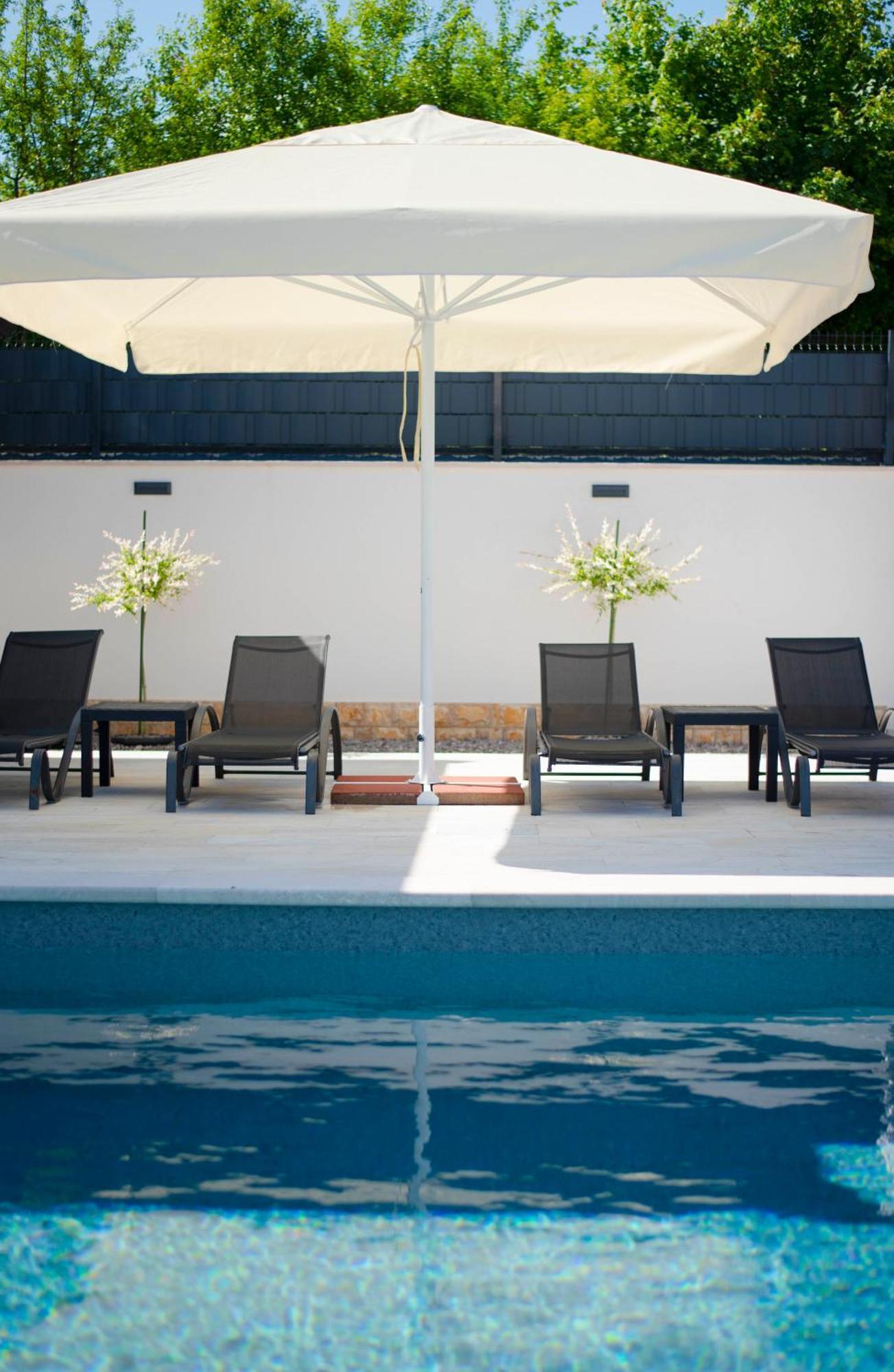 Vacation Villa Matic With 7 Bedrooms Sinj Dış mekan fotoğraf