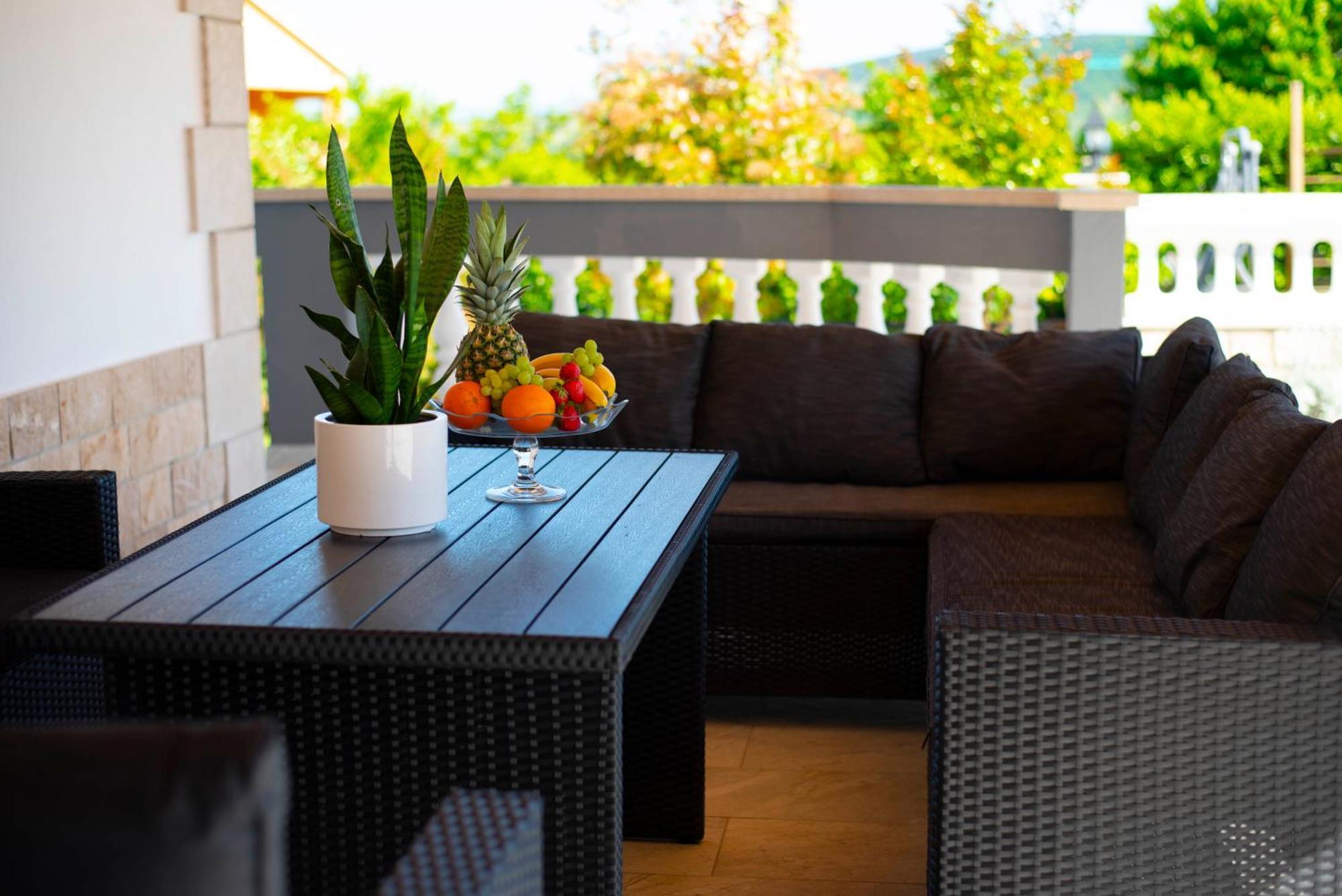 Vacation Villa Matic With 7 Bedrooms Sinj Dış mekan fotoğraf