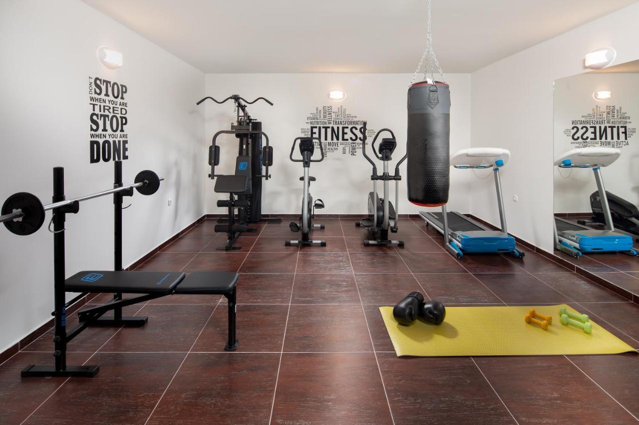 Vacation Villa Matic With 7 Bedrooms Sinj Dış mekan fotoğraf